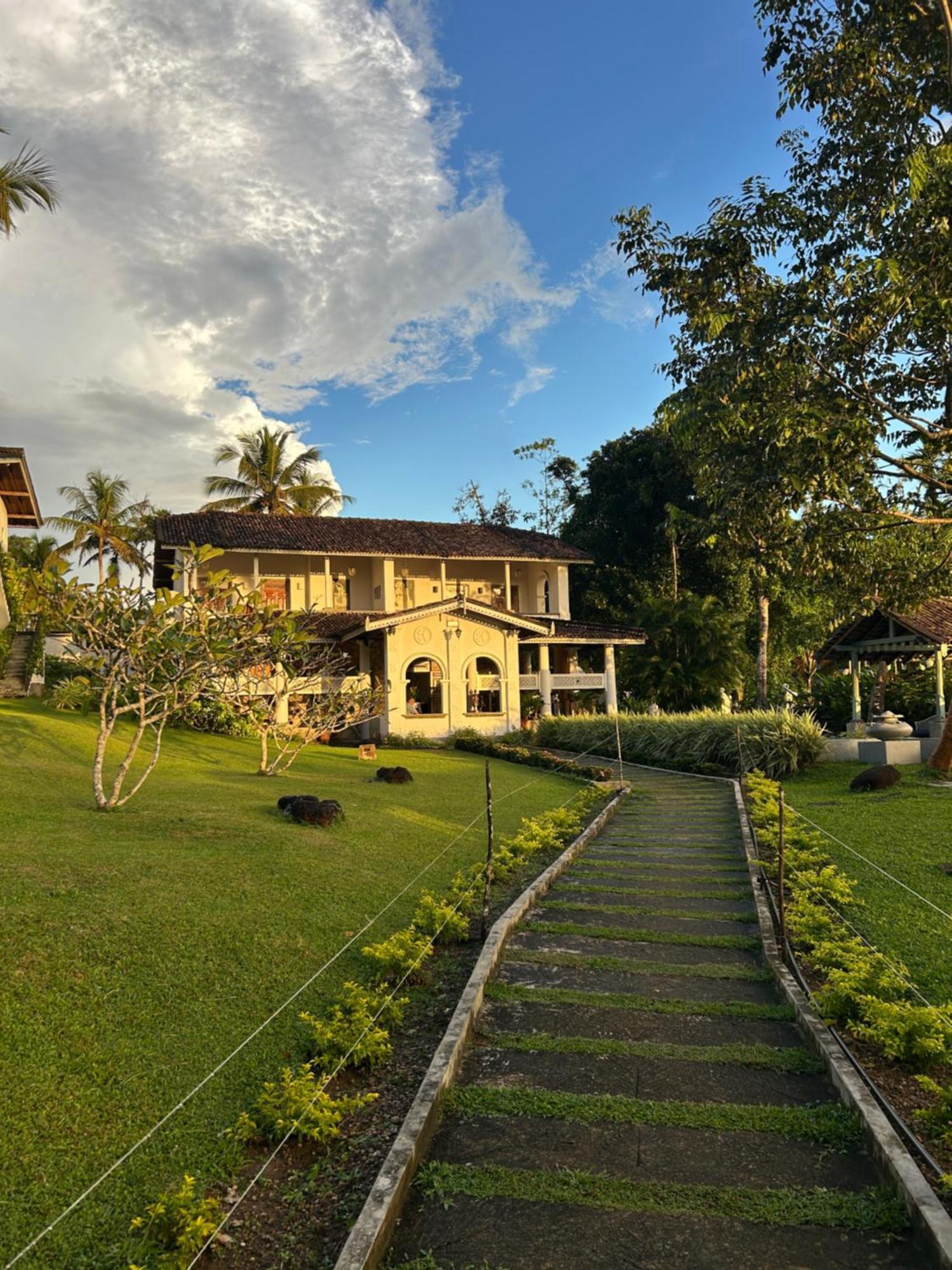 Villa Kubura Хикадува Екстериор снимка